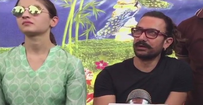 आमिर खान और आलिया भट्ट ने सूखा प्रभावित लातूर में किया श्रमदान
