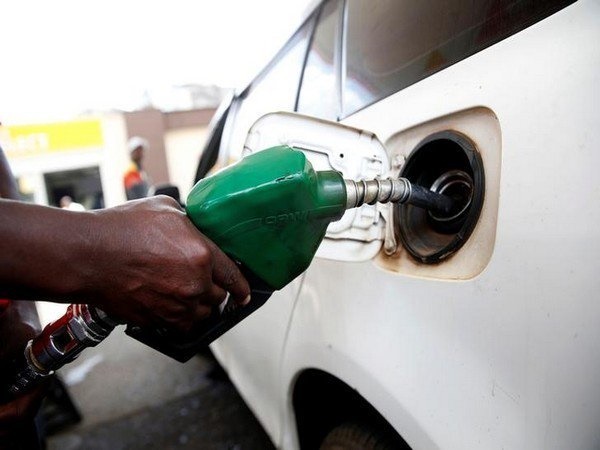 दिल्ली में पेट्रोल-डीजल 80 के पार, देश में लगातार 21वें दिन बढ़े तेल के दाम