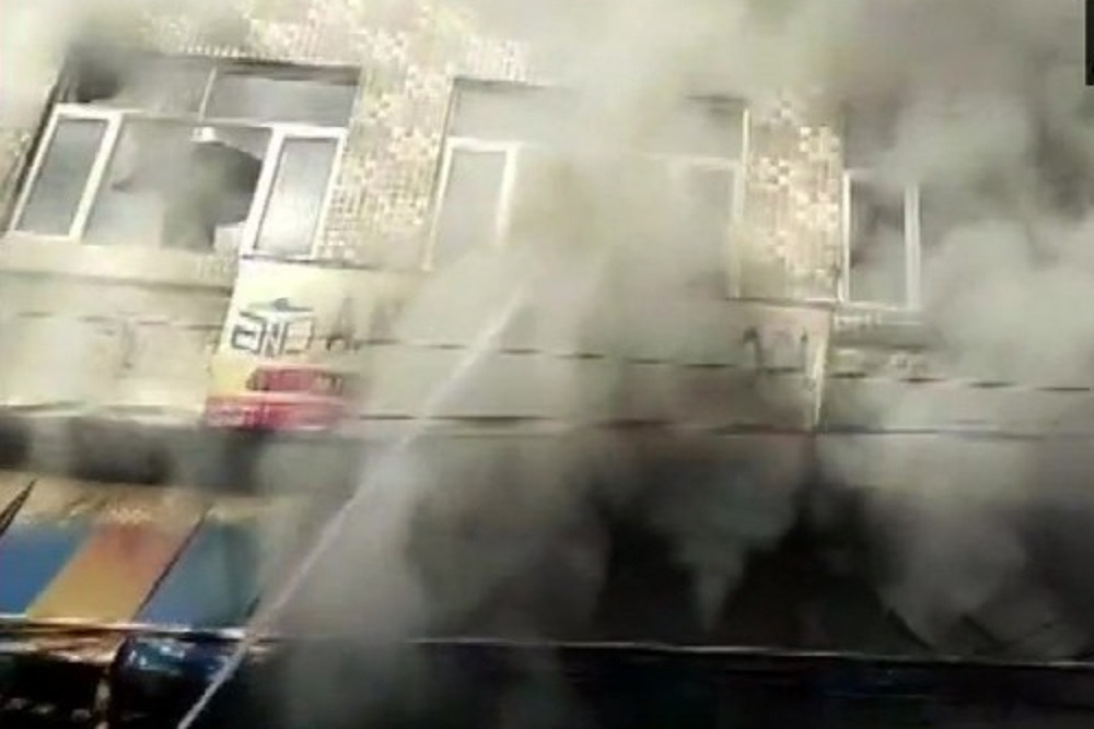 हरियाणा: फरीदाबाद के एक निजी स्कूल में लगी आग, महिला व दो बच्चों की मौत