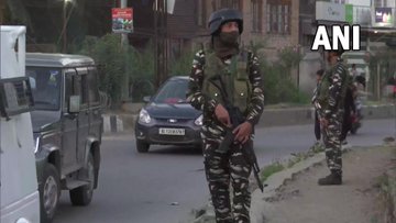 जम्मू-कश्मीर: श्रीनगर में आतंकियों ने सुरक्षाबलों पर फेंका ग्रेनेड; दो घायल, सर्च ऑपरेशन जारी
