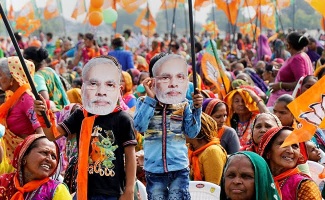 विधानसभा चुनाव नतीजे: तीन राज्यों में बीजेपी ने बजाया ढोल, तेलंगाना में कांग्रेस ने बांटे लड्डू, तस्वीरों में देखें चुनावी झलक