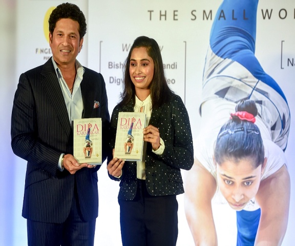दिग्गज क्रिकेटर सचिन तेंदुलकर ने लॉन्च की दीपा करमाकर की बुक 'द स्मॉल वंडर'
