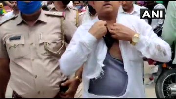 श्रीगंगानगर में किसानों ने भाजपा नेता को दौड़ा-दौड़ा कर पीटा, फाड़े कपड़े, पुलिस ने किया लाठीचार्ज