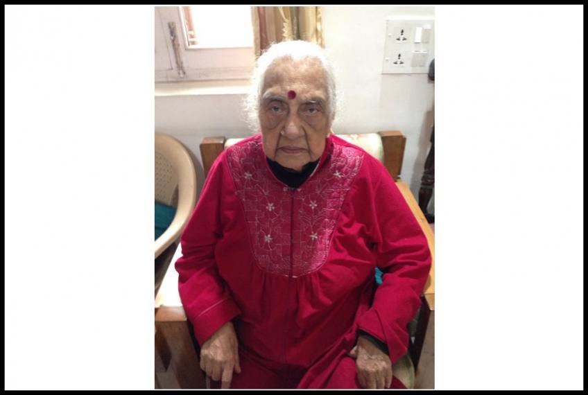 100 वर्षीय विकलांग महिला ने की घर पर वैक्सीन लगाने की मांग; अस्पताल ने  किया इनकार, सरकारी नियमों का दिया हवाला