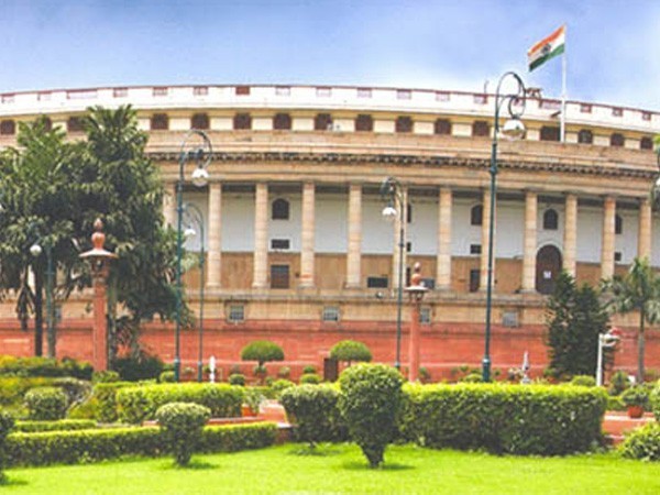 दिल्ली की अनधिकृत कॉलोनियों के लोगों को मिलेगा मालिकाना हक, संसद ने दी मंजूरी