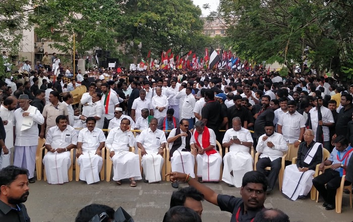चेन्नई में नागरिकता संशोधन अधिनियम के खिलाफ 'मेगा रैली' के दौरान डीएमके और उनके सहयोगी दलों के नेता
