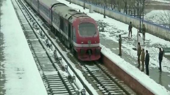 कश्मीर घाटी में रेलवे सेवाएं मंगलवार से बहाल होंगी, पीयूष गोयल ने घोषणा की