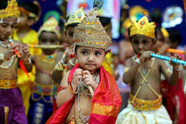 जन्माष्टमी स्पेशल- जानें व्रत के दौरान क्या खाएं, कैसे करें भगवान कृष्ण की पूजा-अर्चना