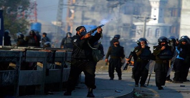 पाकिस्तान में विरोध-प्रदर्शनों का सिलसिला तेज, मीडिया कवरेज पर रोक, सोशल मीडिया बंद