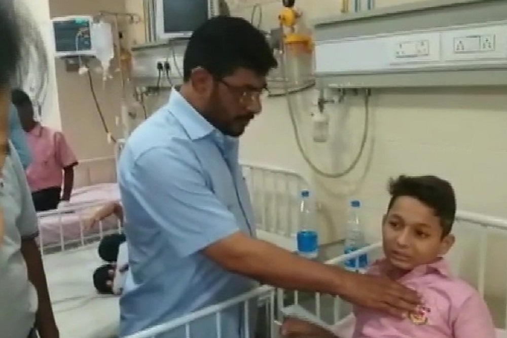 तेलंगाना: हॉस्टल का खाना खाने से 40 बच्चे बीमार, अस्पताल में भर्ती