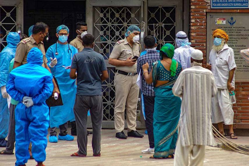दिल्ली में एक परिवार को कोरोना संक्रमित करने का गार्ड पर हुआ था मामला दर्ज, जांच रिपोर्ट निगेटिव