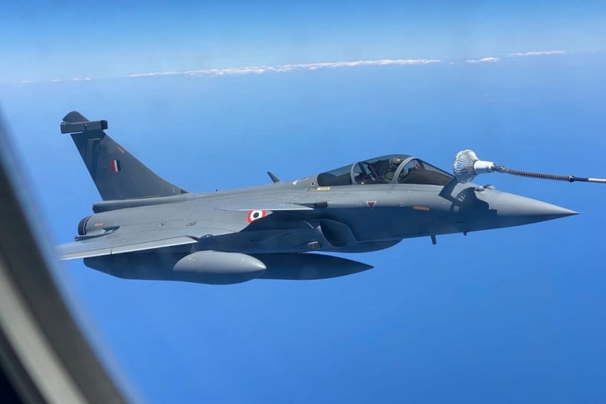 भारत पहुंचा पांच राफेल लड़ाकू विमान का पहला जत्था, वायुसेना प्रमुख ने अंबाला एयरबेस पर की अगवानी
