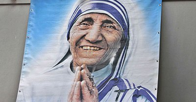 संत घोषित होंगी मदर टेरेसा, पोप ने माना 'चमत्‍कार'