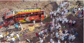 मध्य प्रदेश में बड़ा हादसा: खरगोन जिले में बस पुल से गिरी, 15 लोगों की मौत और 25 घायल