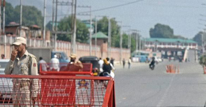 कश्मीर मे स्थिति शांतिपूर्ण, आम जिंदगी पकड़ रही है रफ्तार