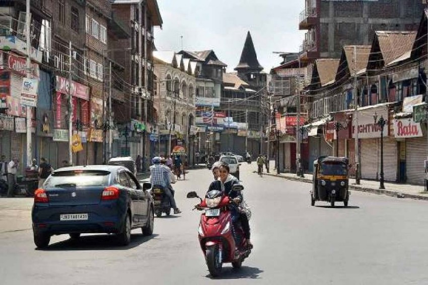 कश्मीर में अब कारोबारियों का विरोध, बोले यह फैसला मंजूर नहीं
