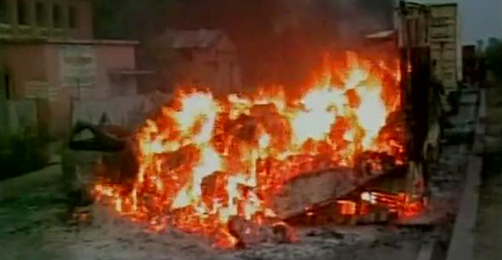 बिहार: जीटी रोड पर माओवादियों ने 32 वाहनों में लगाई आग