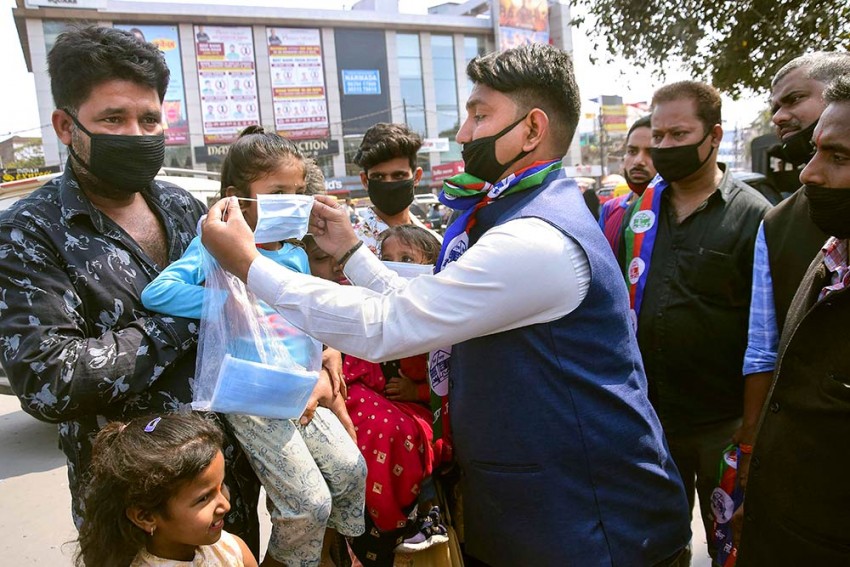 भारत में कोरोना वायरस के मामले बढ़कर हुए 34, पीएम ने की समीक्षा