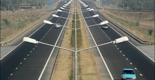 दो लाख किलोमीटर तक बढ़ाएंगे राष्ट्रीय राजमार्ग : गडकरी