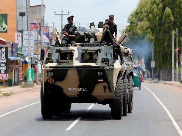 श्रीलंका में कर्फ्यू हटाया, राजपक्षे के इस्तीफे का कोई संकेत नहीं