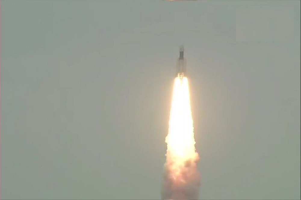 इसरो ने सफलतापूर्वक लॉन्च किया चंद्रयान-2, पीएम मोदी ने दी बधाई