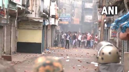 पश्चिम बंगाल के हावड़ा में फिर भड़की हिंसा, उपद्रवियों ने पुलिस पर किया पथराव