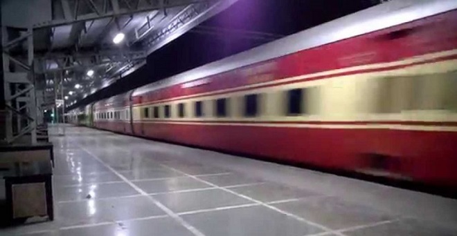 दिल्ली से हावड़ा और मुंबई रूट पर 160 किमी प्रति घंटे की रफ्तार से दौड़ेंगी ट्रेन