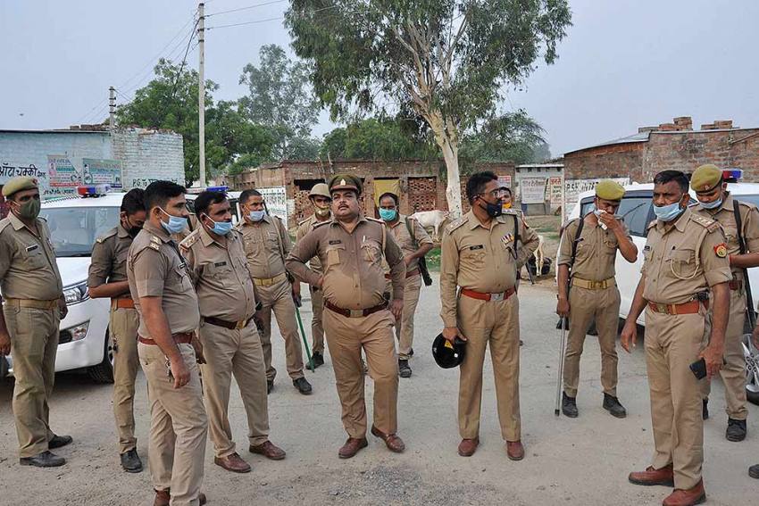 कानपुर एनकाउंटर : ड्यूटी पर लापरवाही बरतने के आरोप में तीन पुलिसकर्मी निलंबित