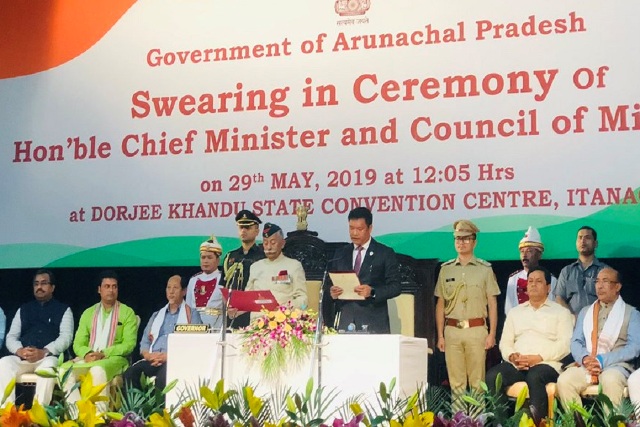 दूसरी बार अरुणाचल प्रदेश के मुख्यमंत्री बने पेमा खांडू, 11 मंत्रियों सहित ली शपथ