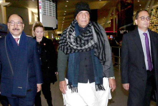 संयुक्त राज्य अमेरिका की चार दिवसीय आधिकारिक यात्रा पर न्यूयॉर्क के जॉन एफ कैनेडी एयरपोर्ट पहुंचे रक्षा मंत्री राजनाथ सिंह