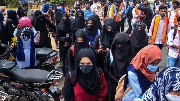 कर्नाटक हिजाब विवाद: एक बार फिर 60 छात्राओं को हिजाब पहनने से रोका गया, डिग्री कॉलेज ने दिया ये तर्क