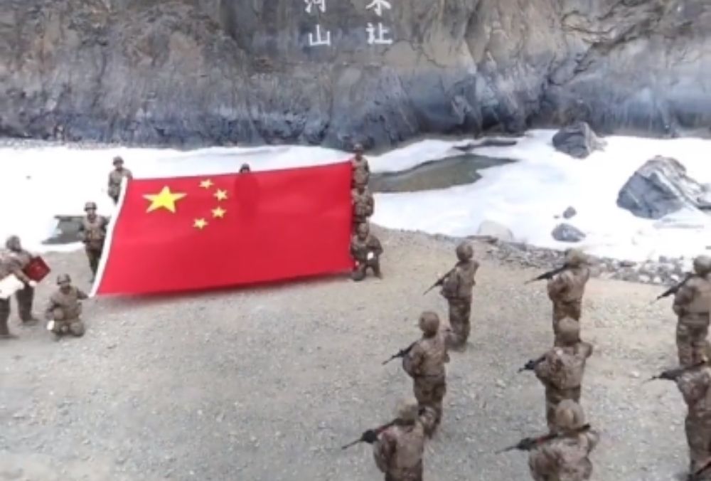 चीनी सैनिकों के वीडियो पर राहुल का पीएम पर अटैक, कहा- 'मोदी जी चुप्पी तोड़िए'