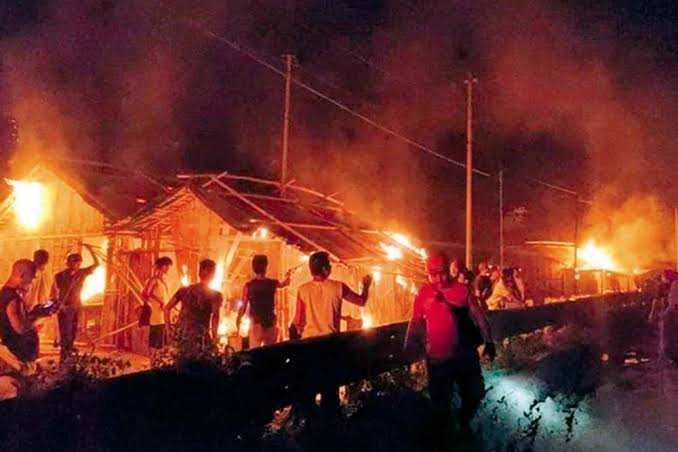 दिल्ली के गोकुलपुरी इलाके में लगी भीषण आग, 7 लोगों की मौत, 60 से अधिक झुग्गियां जलकर हुई राख