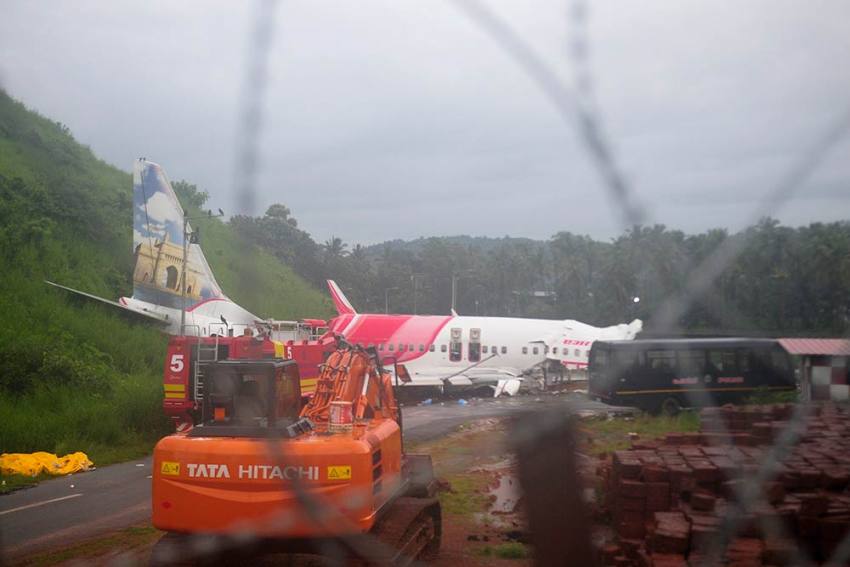 केरल में हादसे का शिकार हुए एयर इंडिया एक्सप्रेस प्लेन का ब्लैक बॉक्स मिला, जांच जारी