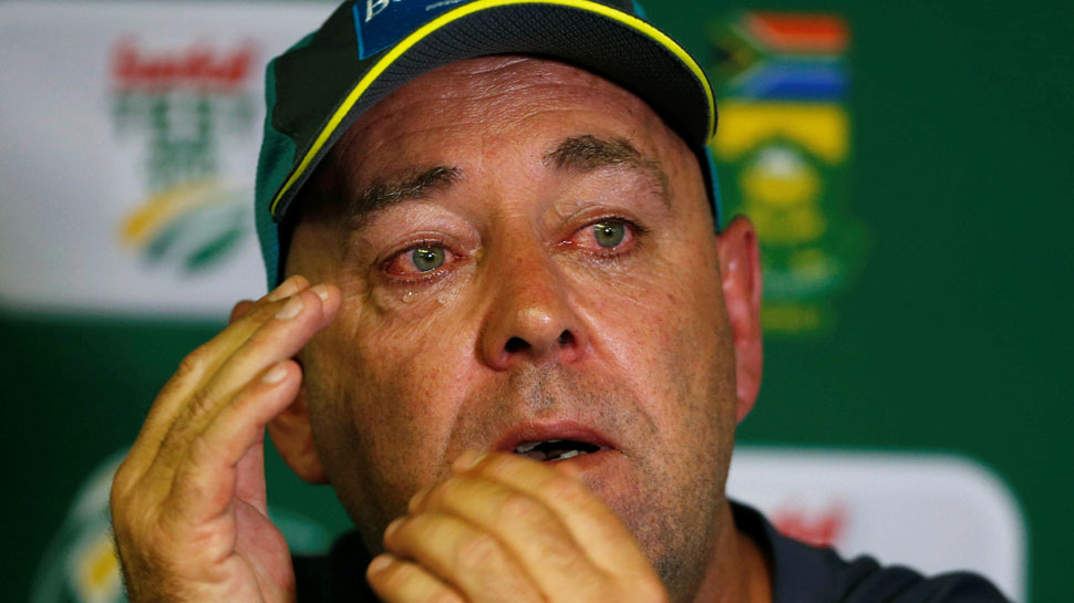 बॉल टेम्परिंग: गिरा एक और ऑस्ट्रेलियाई विकेट, कोच डेरन लेहमन का इस्तीफा