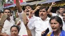 पश्चिम बंगाल पंचायत चुनावों में हिंसा और अनियमितताओं को लेकर बीजेपी समर्थकों का विरोध प्रदर्शन, राज्य चुनाव आयोग के खिलाफ की नारेबाजी
