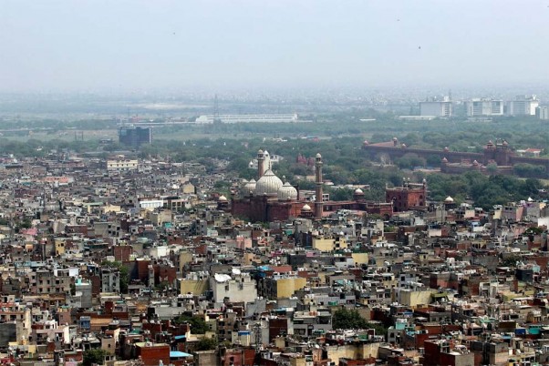 कोरोना वायरस महामारी के मद्देनजर लगाए गए लॉकडाउन के दौरान राजधानी दिल्ली स्थित जामा मस्जिद का दृश्य