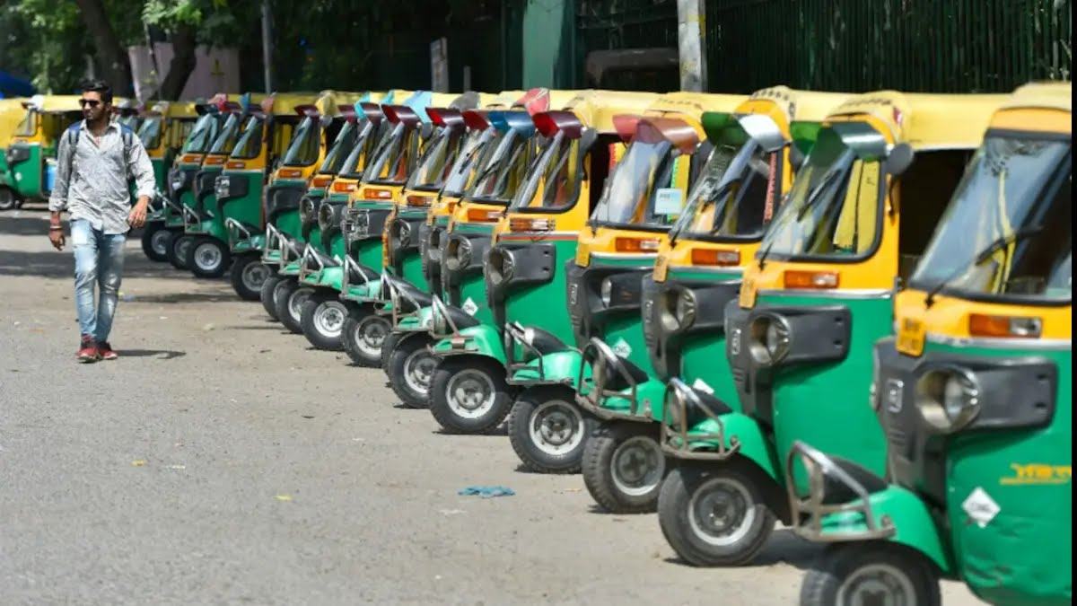 दिल्ली: टैक्सी चालकों की हड़ताल दूसरे दिन भी जारी, सीएनजी सब्सिडी और कराया वृद्धि की है मांग