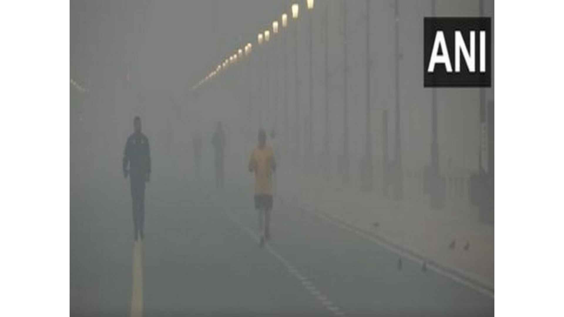 दिल्ली में वायु गुणवत्ता अब भी ‘गंभीर’, एक्यूआई 450 के भी पार