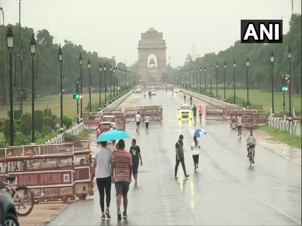 राजधानी दिल्ली के कुछ हिस्सों में हल्की बारिश, जलमग्न इलाकों में लोगों की परेशानी बढ़ी