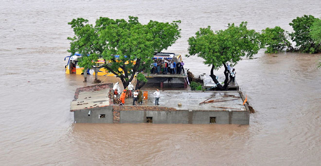 केंद्रीय टीम ने बाढ़ प्रभावित इलाकों में नुकसान का आंकलन किया शुरू, पंजाब भी जायेगी टीम