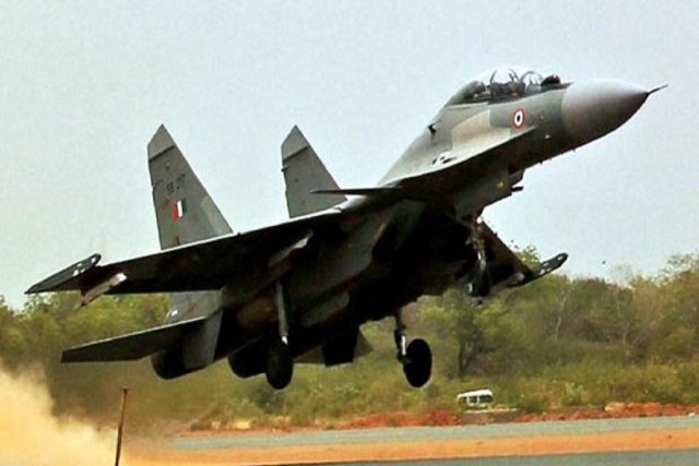 जानिए भारतीय वायुसेना के मिराज-2000 विमान के बारे में, जिससे पीओके में की गई बमबारी