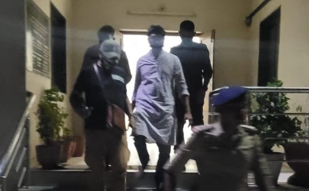 असम पुलिस ने गुजरात विधायक जिग्नेश मेवानी को किया गिरफ्तार
