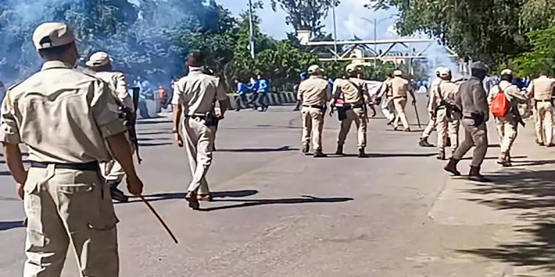 मणिपुर: 2 युवकों की मौत के विरोध में प्रदर्शन पर लाठीचार्ज में 45 घायल; पांच दिनों के लिए इंटरनेट सस्पेंड, स्कूल भी बंद