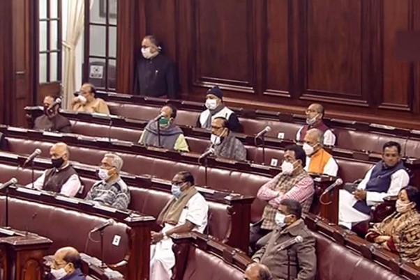 नई दिल्ली में संसद के बजट सत्र के दौरान राज्यसभा में सांसद