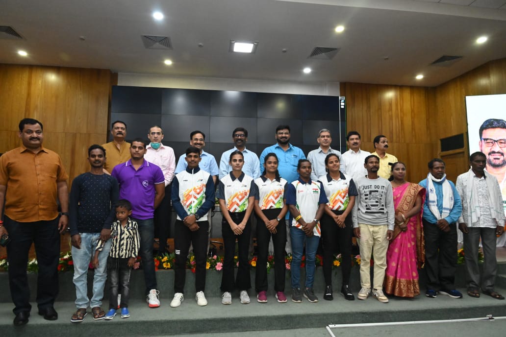 झारखंडः सीएम हेमन्त सोरेन ने किया नई खेल नीति का लोकार्पण; खिलाड़ी भरेंगे उड़ान, पेंशन, बीमा, छात्रवृत्ति का मिलेगा लाभ
