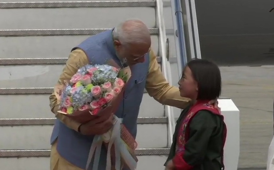 दो दिन के भूटान दौरे पर पहुंचे प्रधानमंत्री नरेंद्र मोदी, पारो इंटरनेशनल एयरपोर्ट पर किया गया स्वागत