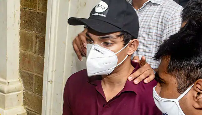 सुशांत राजपूत केस: ड्रग्स मामले में रिया चक्रवर्ती के भाई शौविक और सैमुअल मिरांडा गिरफ्तार