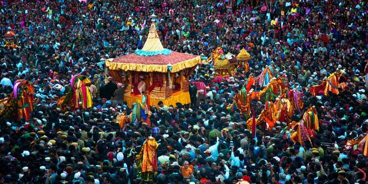 कुल्लू दशहरा: 400 देवताओं की टोली और राम रथयात्रा, जाने क्यों लाखों लोगों को आकर्षित करता है ये पहाड़ी त्योहार