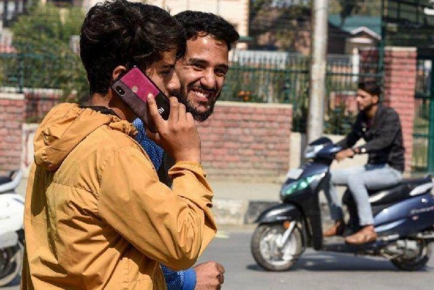 ट्रायल के आधार पर जम्मू-कश्मीर के दो जिलों में 4जी मोबाइल इंटरनेट सेवा बहाल